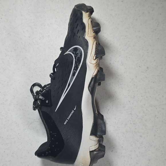 Nike Black and White Athletic Cleats Size 3Y - Picture 7 of 9